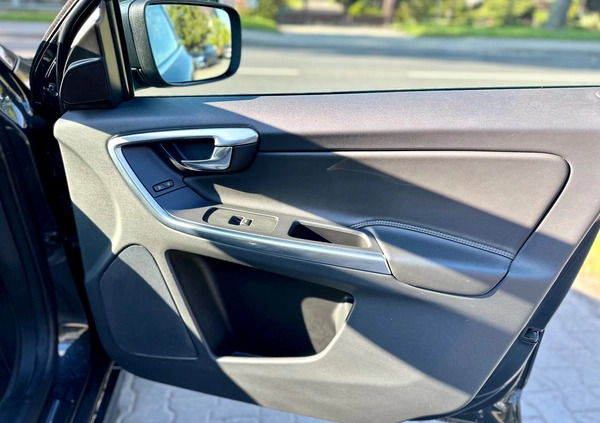 Volvo XC 60 cena 74900 przebieg: 225000, rok produkcji 2016 z Żarów małe 631
